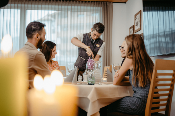 amilienabendessen mit Kerzenschein und persönlichem Servic