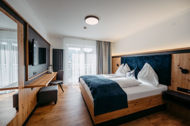 Gemütliches Doppelzimmer mit Bad und Dusche im Salzburger Land